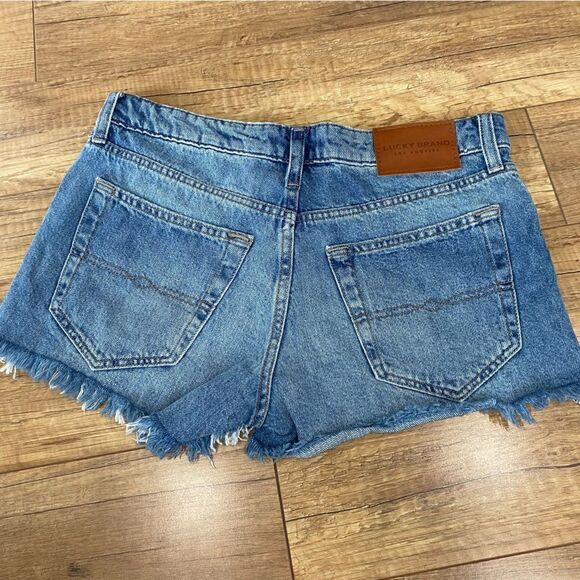Lucky Brand Cut Off Short - Picture 3 of 14